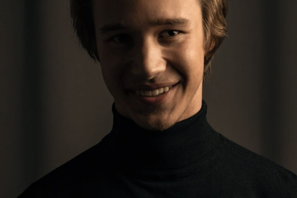 Актер Вершинин Петр