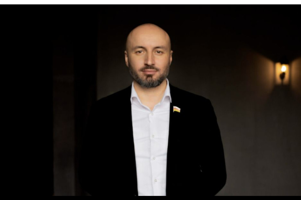 Автор Чермен Дудати