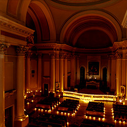 Орган и дудук при свечах