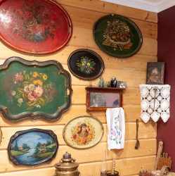 Жостовские подносы и лаковые шкатулки (Жостово — Федоскино — вотчина князей Черкасских с церковью Рождества Христова в Осташково, с вкусным чаепитием и дегустацией пирогов) Жостовские подносы и лаковые шкатулки (Жостово — Федоскино — вотчина князей Черкасских с церковью Рождества Христова в Осташково, с вкусным чаепитием и дегустацией пирогов)