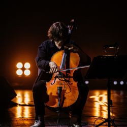 Рок-хиты на виолончелях. «Atomic Cellos» в сердце города