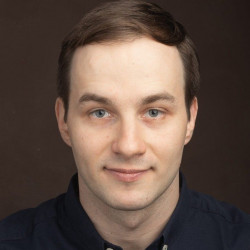 Александр Лавров
