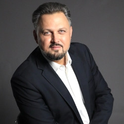 Алексей Тихомиров и солисты театра