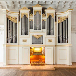 Абонемент №13. Новорожденный младенец опять приносит Новый год