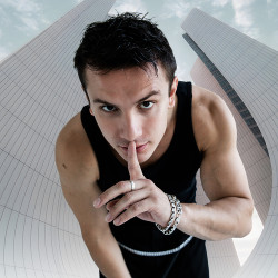 NЮ. Юрий Николаенко