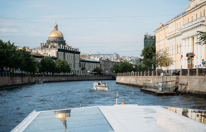 На катере по рекам и каналам Петербурга На катере по рекам и каналам Петербурга