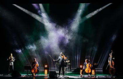 Рок-хиты на виолончелях. «Atomic Cellos» в сердце города Рок-хиты на виолончелях. «Atomic Cellos» в сердце города