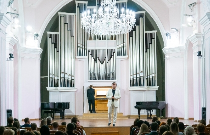 Три солиста за одним органом Три солиста за одним органом