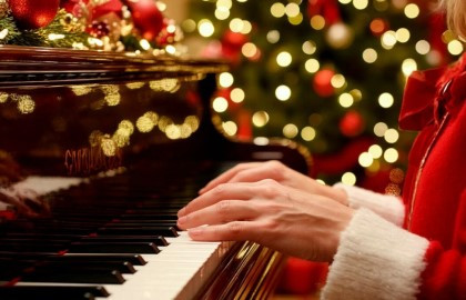 Собор и свечи. Рок-хиты и новогодние мелодии на рояле Собор и свечи. Рок-хиты и новогодние мелодии на рояле