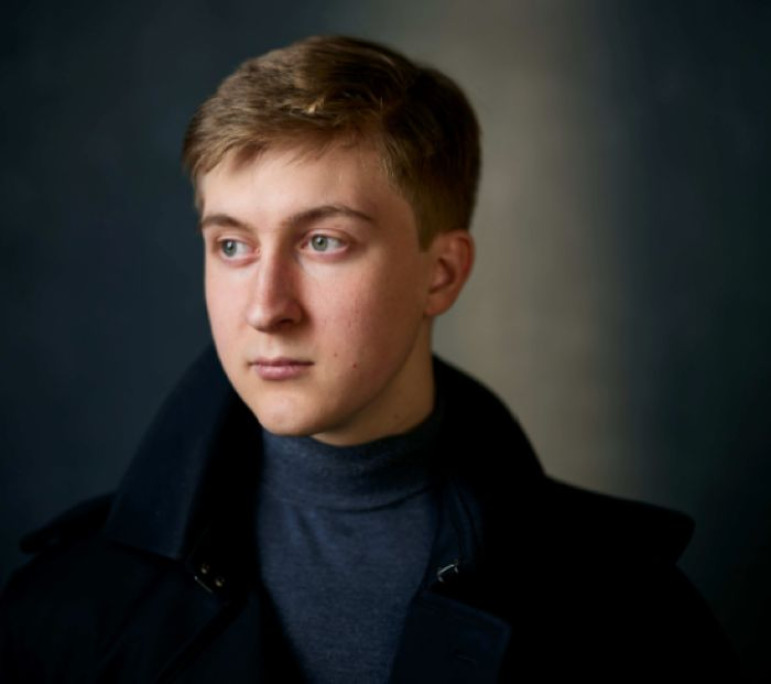 Актер Владислав Савчук