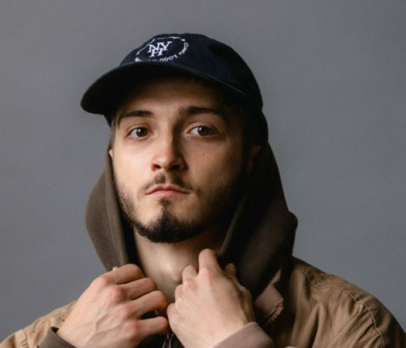 Актер Илья Захаржевский