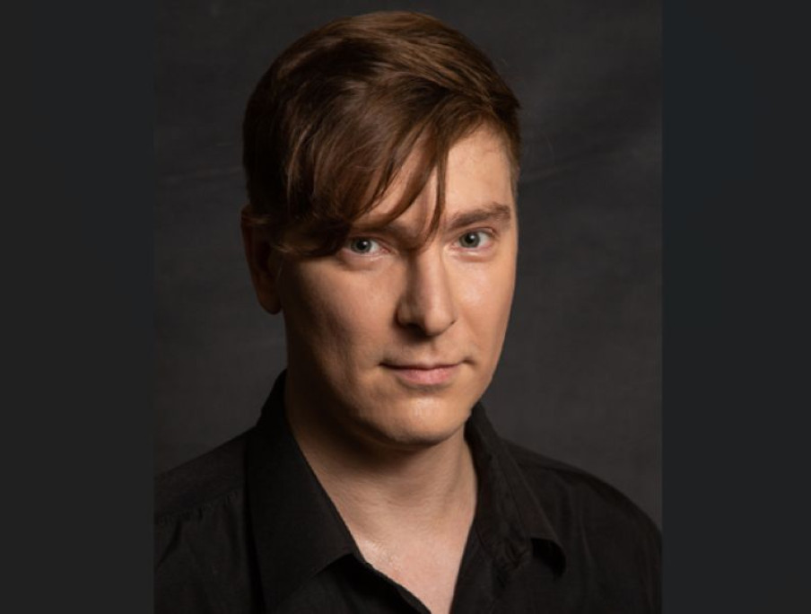 Актер Сергей Батов