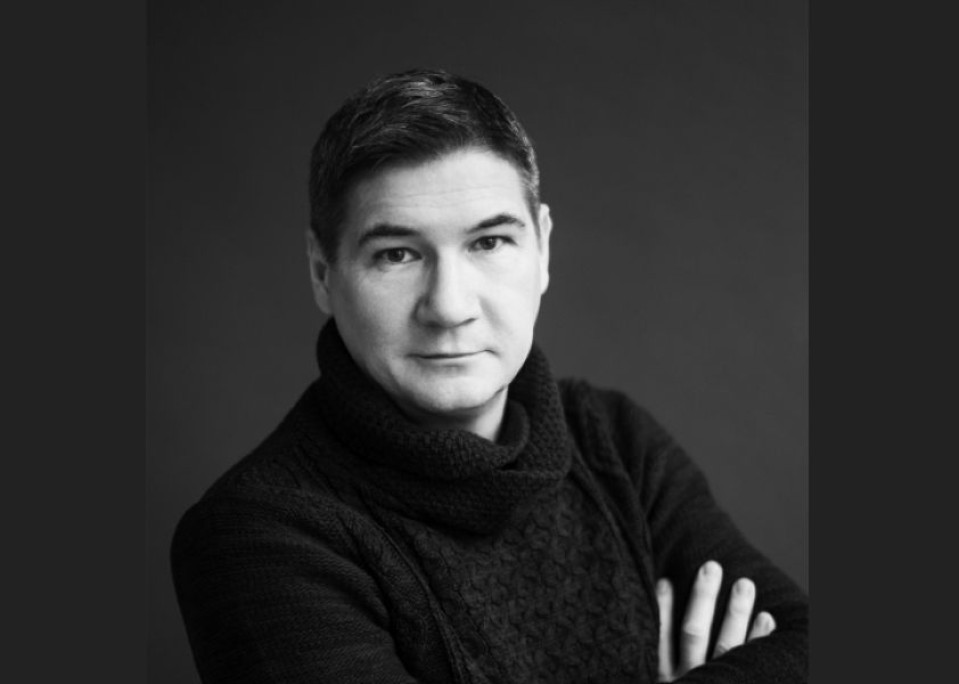 Актер Саша Сергеев