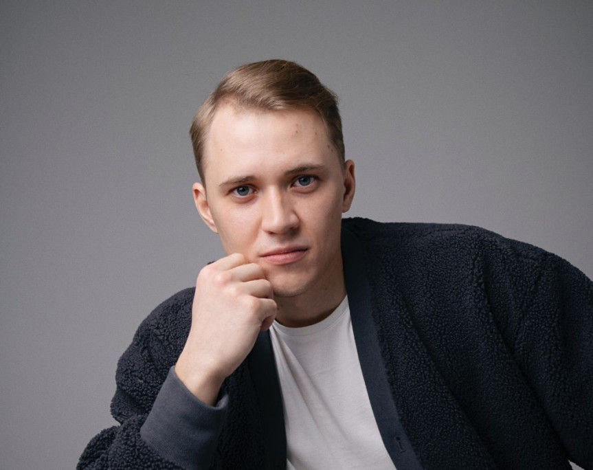 Актер Максим Карлов