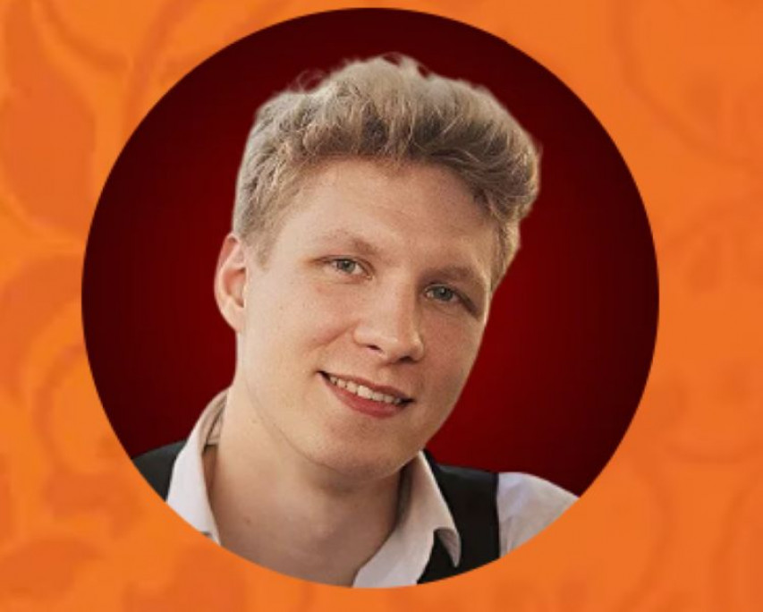 Актер Илья Емельянов