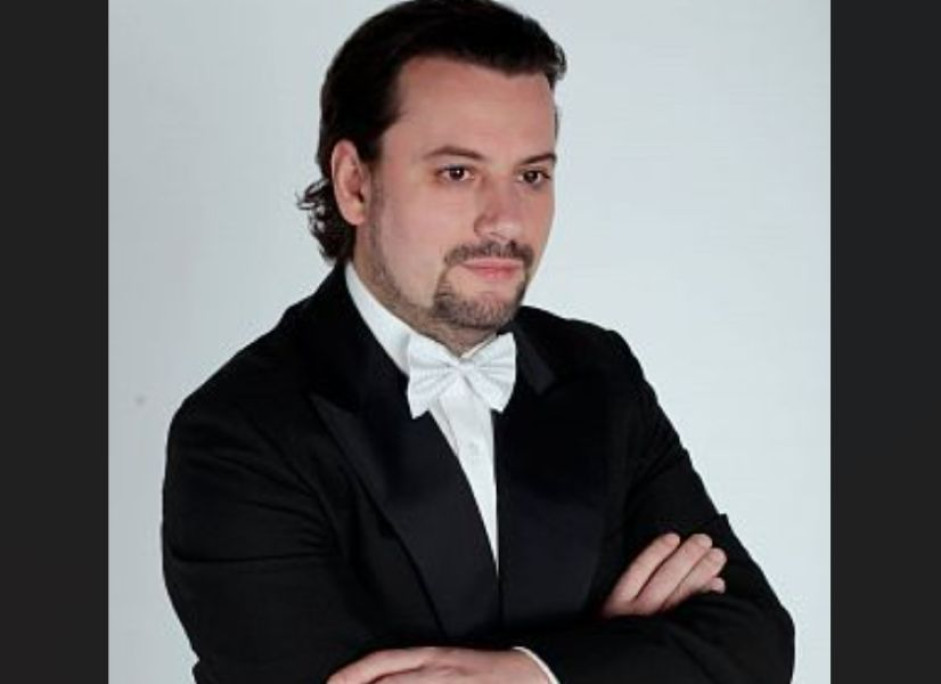 Дирижер Петр Савинков
