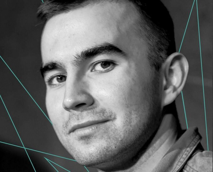 Актер Искандер Низамиев