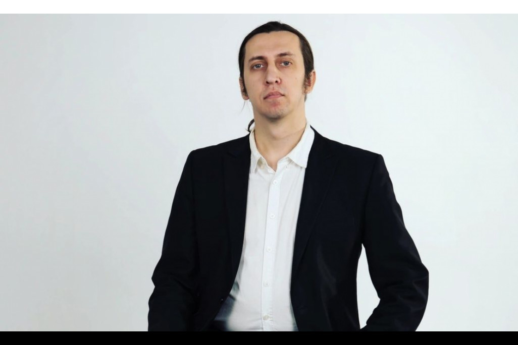 Певец Александр Гребенюков