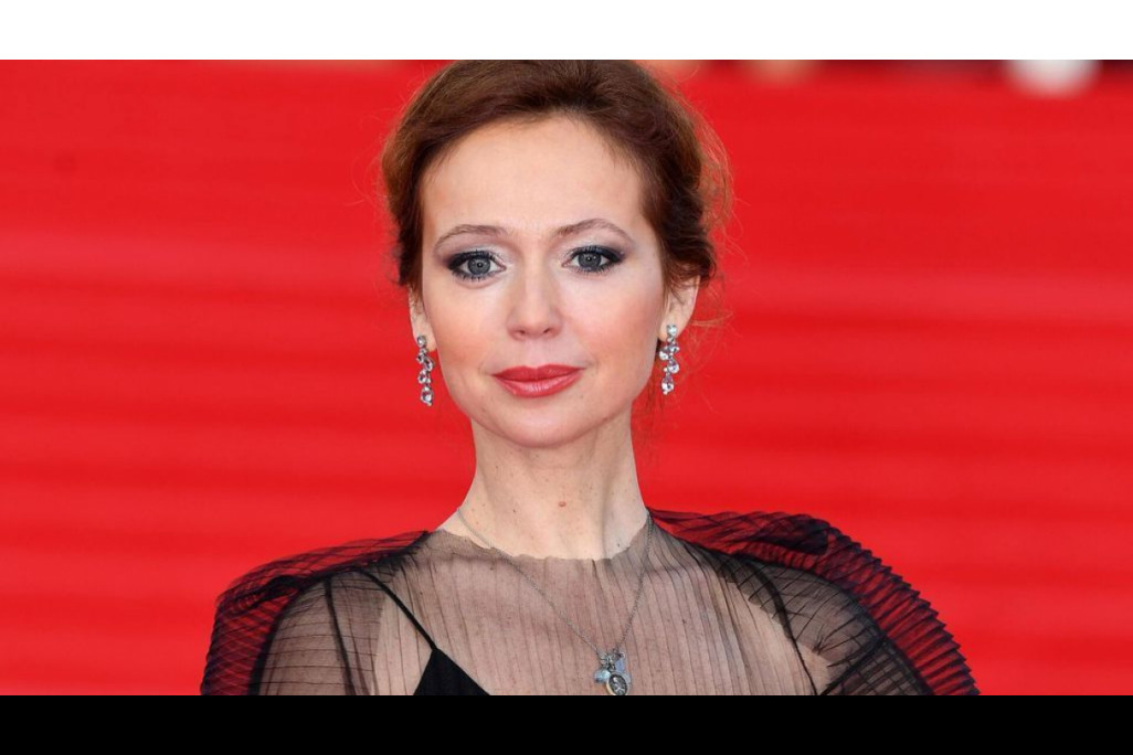 Актриса Елена ГрибковАнна Позднякова ЗахароваРоман