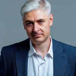 Максим Ларин