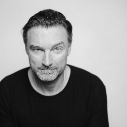 Scene from «С. Юрский «Апогей». Моноспектакль Александра Арсентьева»