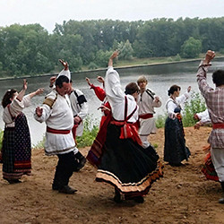 Вниз по матушке по Волге