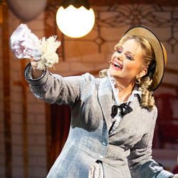 Cцена из «Дамское счастье»