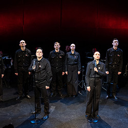 Цветущий май