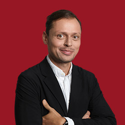 Виктор Комаров