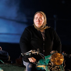 Cцена из «Материнское сердце»