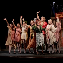 Scene from «Леди на день»