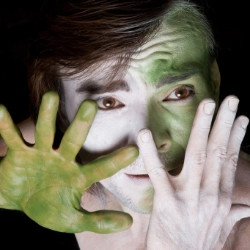 Cцена из «Демон»