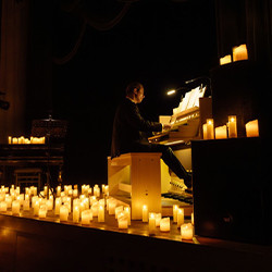 Орган и Дудук при свечах