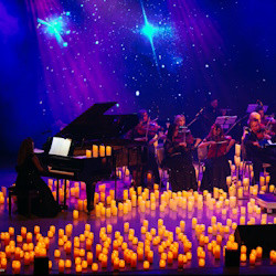 Новогодний шоу-концерт в сиянии тысячи свечей