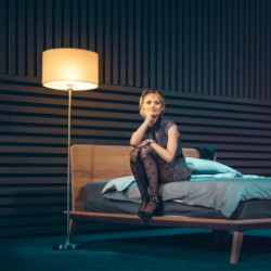 Cцена из ««Ложные признания» (Виктория Исакова, Вера Алентова) Театр им. Пушкина»