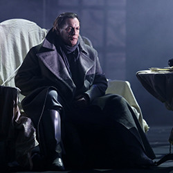 Cцена из «Бег (М. Аверин, И. Миркурбанов, А. Якунина и др.) Московский театр Ленком»