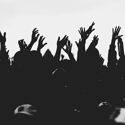 Atomic Cellos. Мировые рок-хиты на виолончелях при свечах в оранжерее