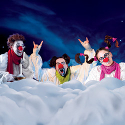 Облачные клоуны. Новогоднее шоу «Сны Снегурочки»