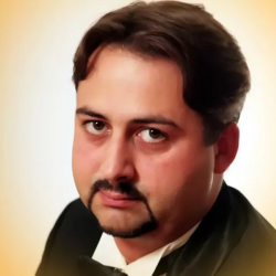 Денис Макаров