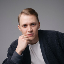 Максим Карлов