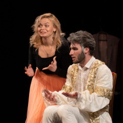 Scene from «Забавный случай»