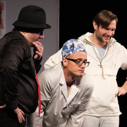 Scene from «Доктор знает все»