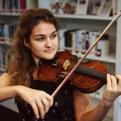 Младший коллега маститых композиторов, аб-т №15