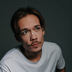 Денис Иконников