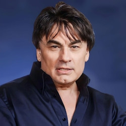 Александр Серов