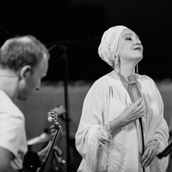 Магия свечей. «Голос, гитара и магия живого звучания»