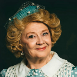 Scene from «Ретро»