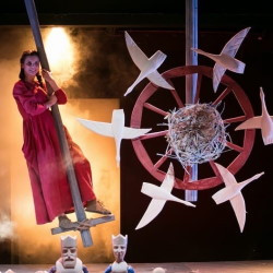 Cцена из «Птицы»