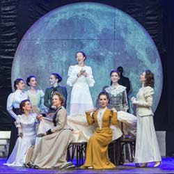 Scene from «Антоновки»