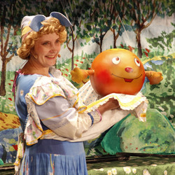 Тётушка Луша и колобок Ванюша